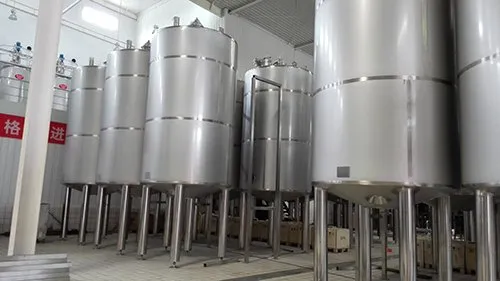 Super-clean storage tank
